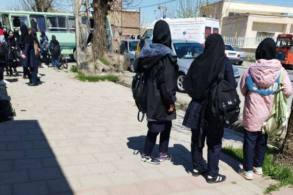 استئناف الهجمات الكيماوية عقب عودة الدراسة.. وتسمم الطالبات في 5 مدارس إيرانية