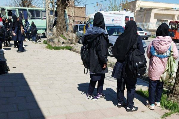 استئناف الهجمات الكيماوية عقب عودة الدراسة.. وتسمم الطالبات في 5 مدارس إيرانية