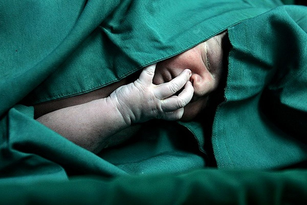 تفكيك شبكة لتهريب الأطفال في مدينة "مشهد" الإيرانية