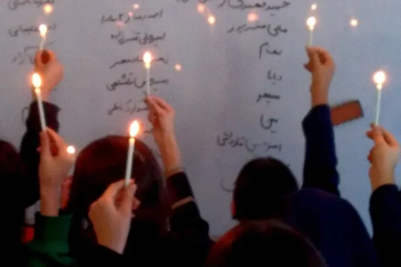 دانشآموزان در همراهی با چهلم جاویدنامان انقلاب ملی، مراسم یادبود برگزار کردند