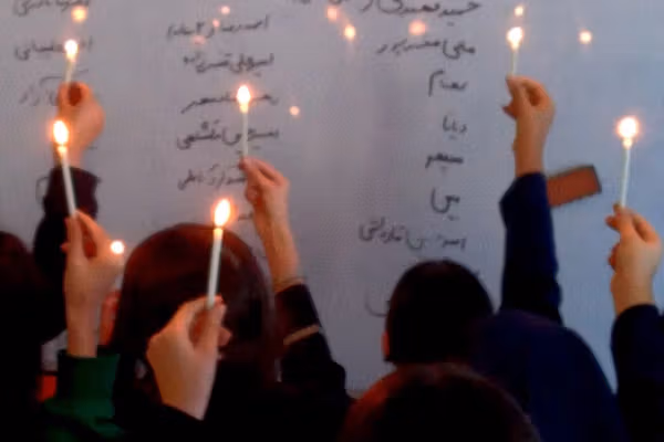 دانشآموزان در همراهی با چهلم جاویدنامان انقلاب ملی، مراسم یادبود برگزار کردند