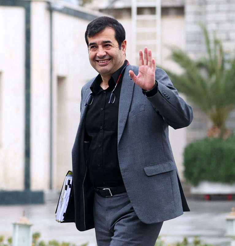 توصیه وزیر ورزش به دخالت پلیس برای کنترل شعارهای «ناهنجار» در استادیوم‌ها