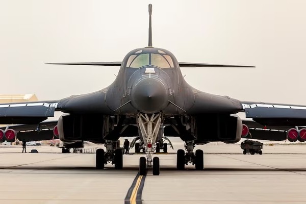 للمرة الأولى منذ استئناف المواجهات.. قاذفات B-1 الأميركية تقصف مواقع للحرس الثوري في إيران