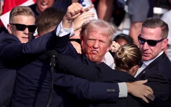 اطلاعات جدید از ترور ترامپ: به رییسجمهوری سابق گلوله اصابت کرده است