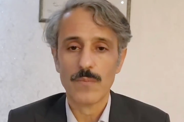 أكاديمي إيراني: النظام يسعى إلى دفع المواطنين نحو "الجنة" بالقوة ويريد تصدير ثورته للخارج