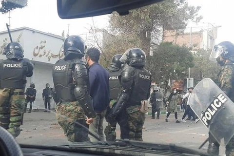 بررسی عفو بینالملل؛ عاملان سرکوب خیزش مهسا چگونه از مجازات مصون ماندهاند؟