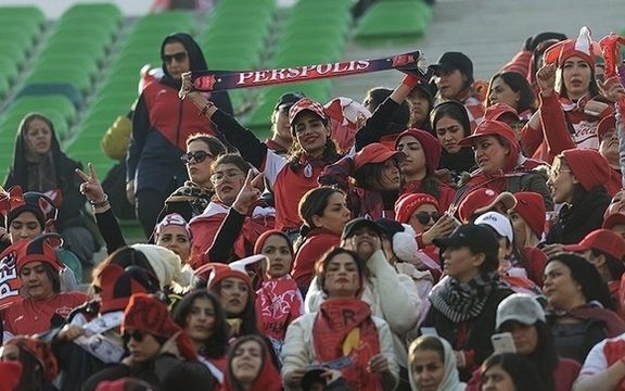 شکستگی دندان و بینی دختر نوجوان پرسپولیسی در تصادف با نیروی لباس شخصی در استادیوم آزادی