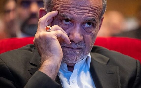 سجلات الاعتقال تقوّض الثقة.. الرئيس الإيراني يدعو المقيمين في الخارج إلى "العودة دون خوف"