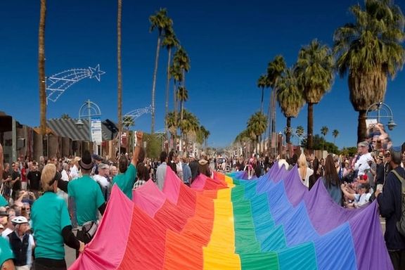 شهر پالم اسپرینگز ایالت کالیفرنیا به افراد تراجنسیتی حقوق مستمری ارائه میکند