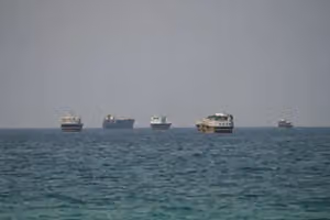 تردد کشتیها در تنگه هرمز کاهش یافت؛ سئول گزینههای مشارکت در امنیت دریایی را بررسی میکند
