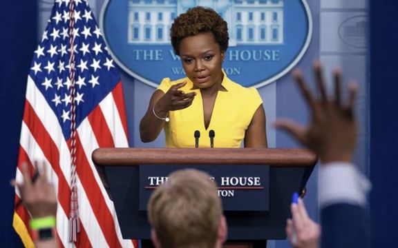 برای اولین بار در تاریخ آمریکا یک فرد همجنسگرا میزبان نشست خبری کاخ سفید شد