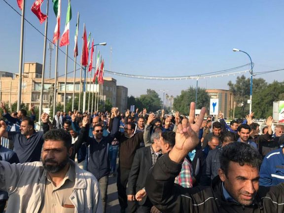 Survey finds over 90% of Iranians dissatisfied and feeling hopeless