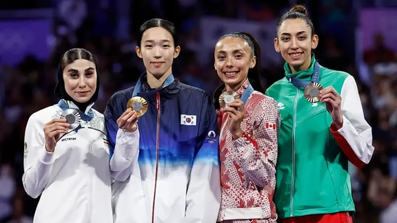 Nahid Kiani (left) and Kimia Alizadeh (right)