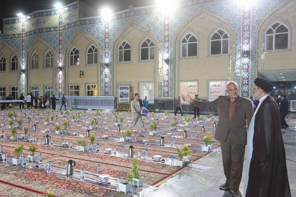 الرئيس الإيراني يلغي برنامج إفطار لـ"عدم ترحيب الفنانين".. و"إرنا": بسبب "تلوث الهواء"