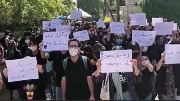 Students protesting in Tehran University on September 21, 2022