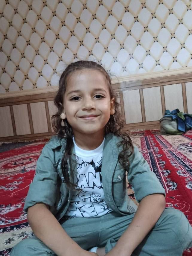 أطلقوا الرصاص عليهما وتركوهما دون إسعاف.. الشرطة الإيرانية تقتل طفلا وتصيب أخته