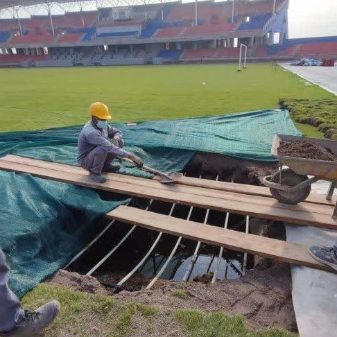 ورزشگاه بازی مس-استقلال تغییر میکند؛ فرونشست قنات وسط چمن استادیوم جدید مس رفسنجان