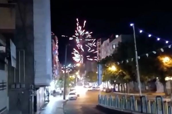 بعد نشر فيديوهات لفرح الإيرانيين بموت رئيسي.. السلطات الإيرانية تهدد الصحافيين والنشطاء