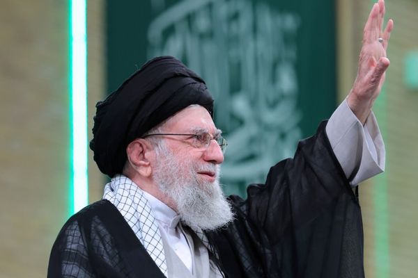 متعهدًا بطرد أميركا وتدمير إسرائيل.. خامنئي: ترامب كاذب وتصريحاته لا تستحق الرد