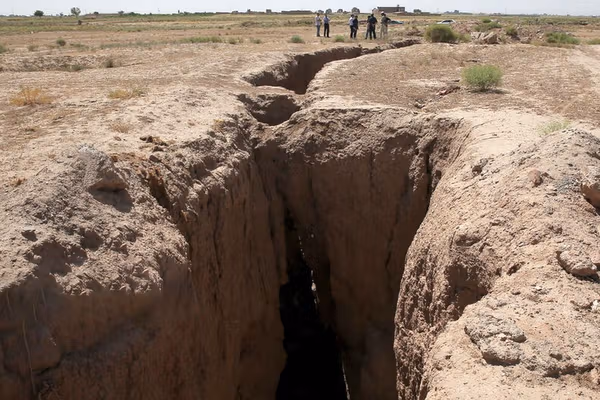 مقام وزارت راه و شهرسازی: فرونشست ۴۰ درصد جمعیت ایران را تهدید میکند