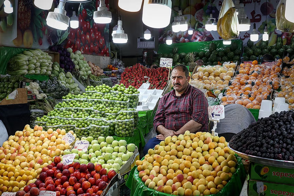 وصل إلى 73.5 % خلال عام.. التضخم يضرب إيران والقدرة الشرائية تتراجع وضغوط المعيشة تتصاعد