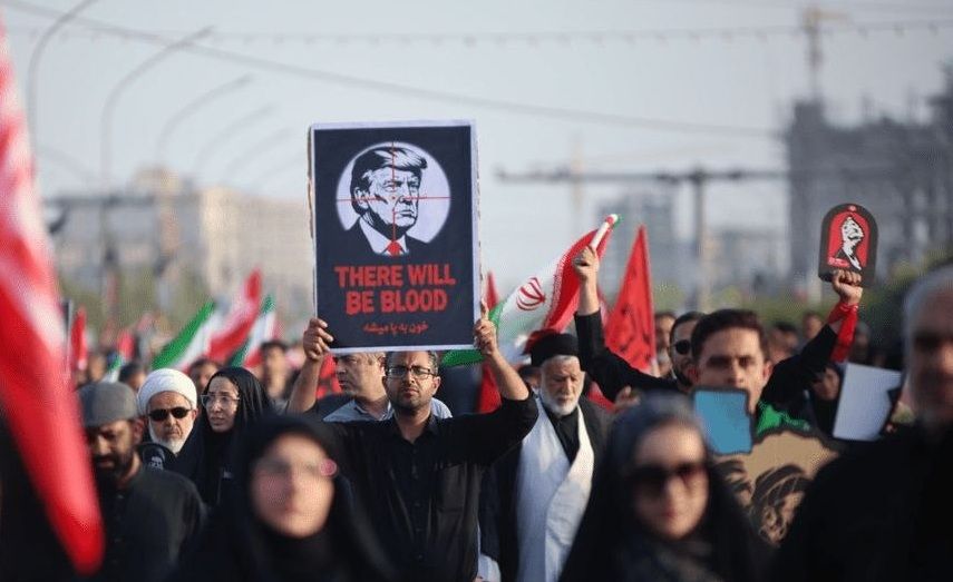 تشییع جنازه علی خامنه&zwnj;ای، دیکتاتور پیشین ایران، با برگزاری مراسمی در قم، برای پنجمین روز ادامه دارد