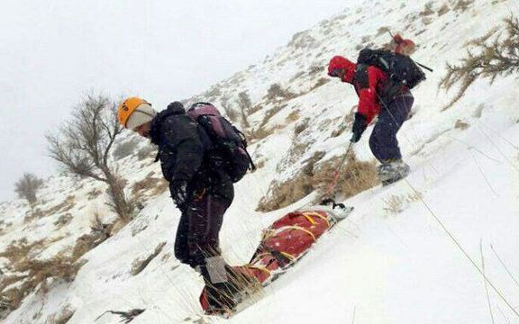 مرگ دو کوهنورد در برف و بوران دماوند، امدادگران در جستجوی نفر سوم