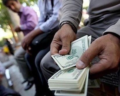 في ذكرى انتصار "الثورة الإيرانية".. التومان يسجل هبوطا تاريخيا آخر أمام الدولار