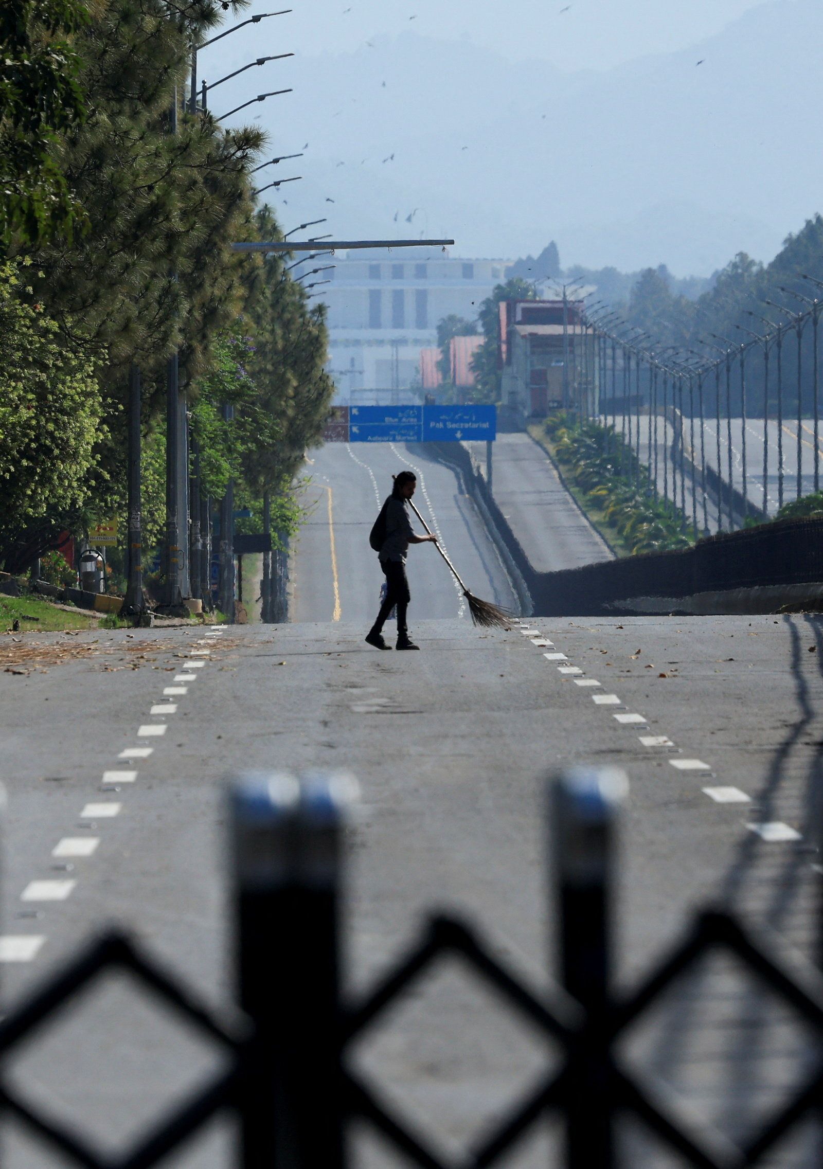 آسوشیتدپرس: کاهش محدودیت‌های امنیتی در اسلام‌آباد نشانه عقب‌گرد در میزبانی مذاکرات است