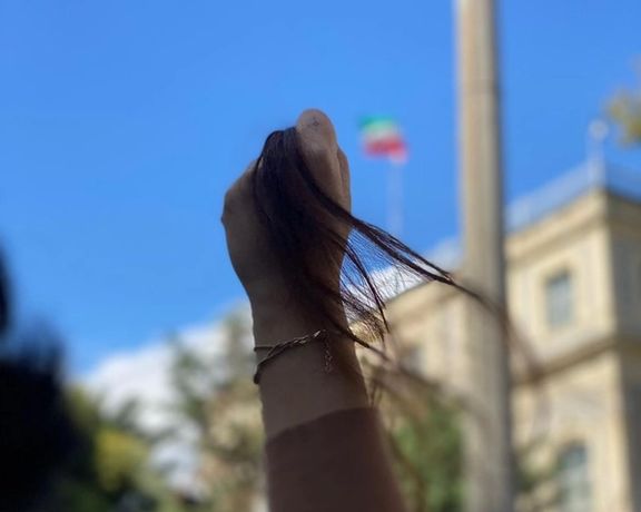 هنرمندان و فعالان سیاسی در سالگرد قتل حکومتی مهسا: مرگ او سرآغاز جنبشی تازه بود