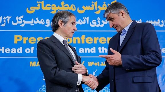 International Atomic Energy Agency Director General Rafael Mariano Grossi (left) and Mohammad Eslami, the head of the Atomic Energy Organization of Iran, during a press conference in Tehran in March 2023