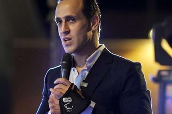 نجم إيران السابق علي كريمي: وصلنا لنقطة لا يمكن التراجع عنها وإلا فلننتظر العواقب السيئة