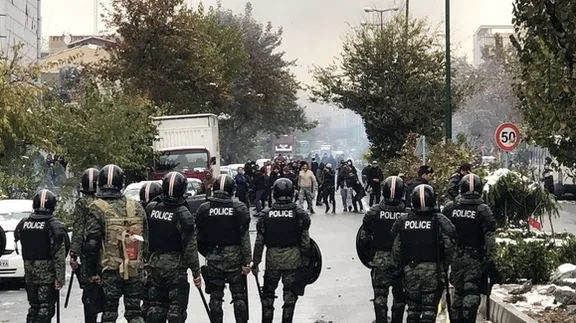 چرا با گذشت شش سال هنوز نمیدانیم جمهوری اسلامی در اعتراضات آبان خونین ۹۸ چند نفر را کشت؟