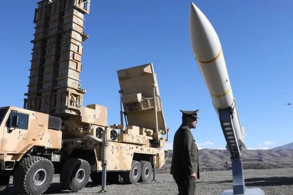 "أسوشييتد برس": إيران بدأت إعادة بناء منشآت إنتاج الصواريخ المدمّرة