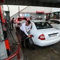 بعد تنصل بزشكيان من وعوده الانتخابية وزيادة سعر البنزين.. الغضب الشعبي يشتعل في إيران