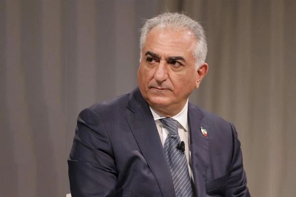 رضا بهلوي: خامنئي لن ينقذ النظام من الانهيار بتعيينه "بزشكيان" رئيسًا لإيران