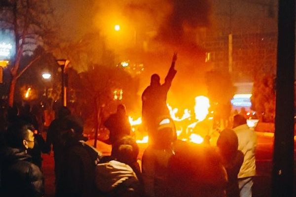 پیام مخاطب: ۱۵۰ معترض بازداشتی در مشهد را در اتاقی کوچک حبس کردهاند