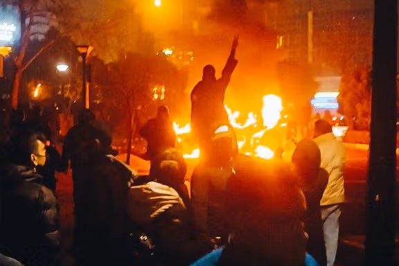 رییس کمیسیون امنیت ملی مجلس کشتار مردم مقابل مقرهای بسیج و نیروی انتظامی را تایید کرد