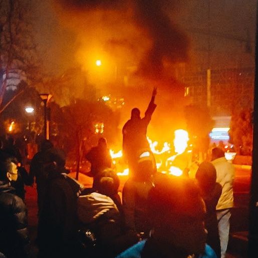 شاهد عيان: إطلاق الرصاص على رؤوس جرحى الاحتجاجات داخل مستشفى "ري" بإيران