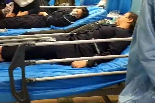 26 مدرسة خلال يوم واحد.. ارتفاع إصابة الطالبات الإيرانيات بالتسمم نتيجة "روائح مجهولة"