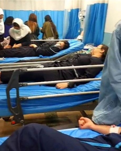 26 مدرسة خلال يوم واحد.. ارتفاع إصابة الطالبات الإيرانيات بالتسمم نتيجة "روائح مجهولة"