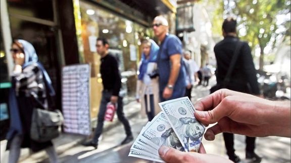 Iran's unofficial foreign currency market determines the fate of the economy