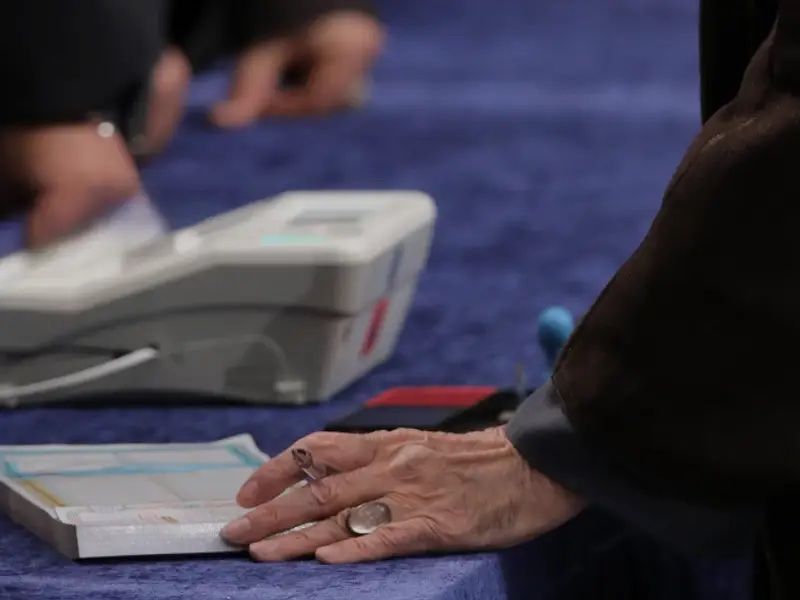 كيف تكون الانتخابات أداة لتسهيل سيطرة خامنئي على مؤسسات الدولة في إيران؟