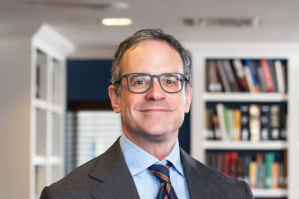 "بوليتيكو": مايكل آنتون يتولى رئاسة الفريق الفني الأميركي في المفاوضات مع إيران