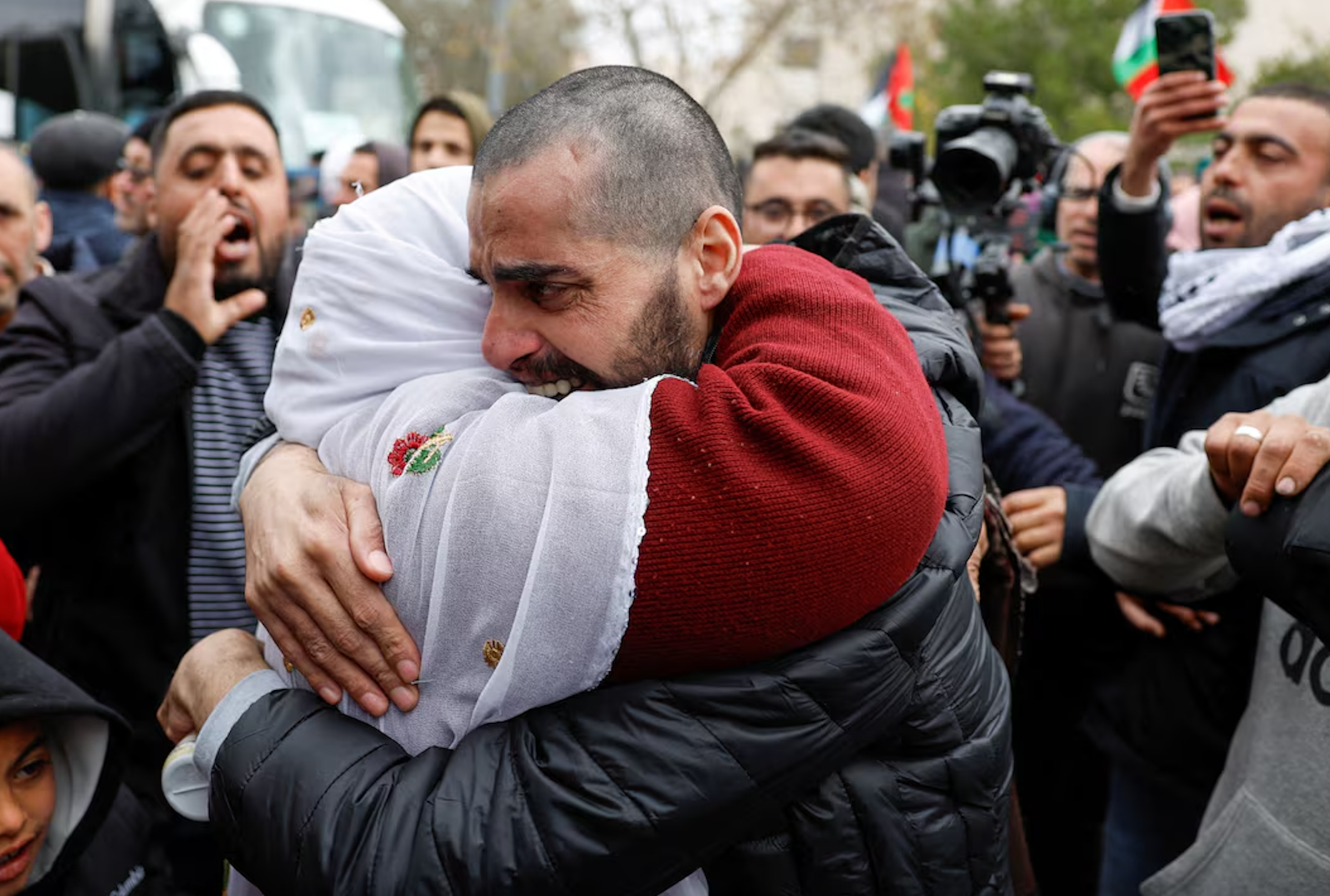 اسرائیل آزادی صدها زندانی فلسطینی را به دلیل «مراسم تحقیرآمیز حماس» به تعویق انداخت