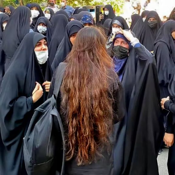 شریعتمداری بیانیه حجاب وزارت کشور را دیرهنگام و دوپهلو خواند؛ «کشف حجاب حرکتی امنیتی است»