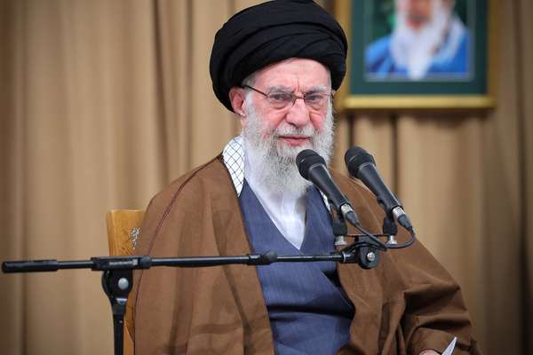 علی خامنهای: کمبودهای زیادی داریم اما کشور در حال پیشرفت است