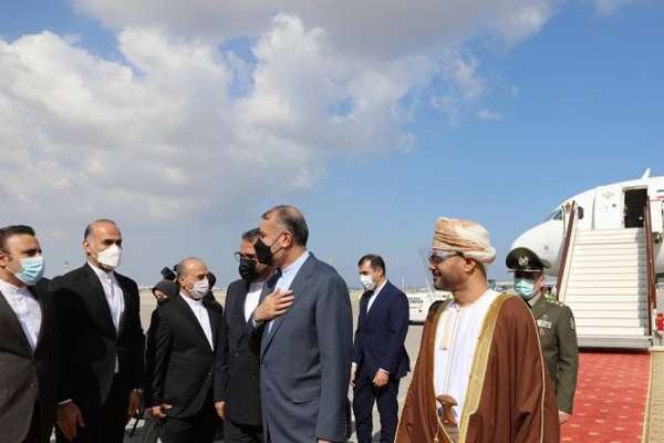 Iran's Foreign Minister Visits Oman, Traditional Mediator With US