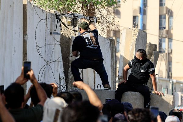 الصدر يدعو أنصاره للانسحاب الفوري.. ويؤكد: العراق أصبح رهينة للفساد والعنف