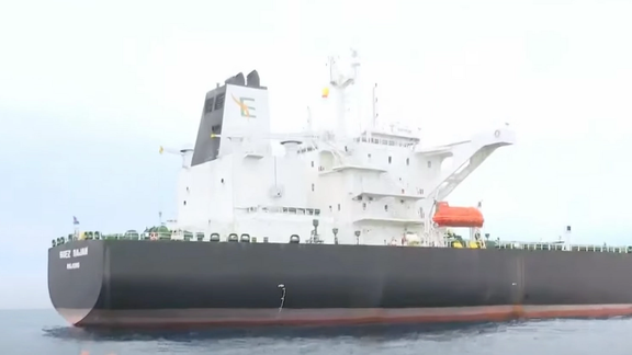 آسوشیتدپرس: تخلیه نفت توقیف شده ایران در تگزاس با وجود تهدیدهای جمهوری اسلامی آغاز شد